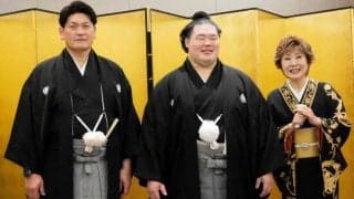 十両・明生が都内で結婚披露宴　部屋と親交の深い小林幸子と会見　結婚の決まり手は？「寄り倒し。もろ差しで」