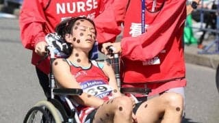 【大阪マラソン】車椅子で救護室へ運ばれた吉田響「会話ができていない状態」田中総監督が涙ぐみながら明かす「暑さでかなりの脱水症状に」