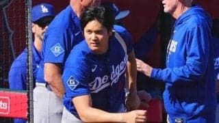 大谷翔平がガッチリハグしたかつての“相棒”　現役引退→古巣へ電撃復帰、念願の再会