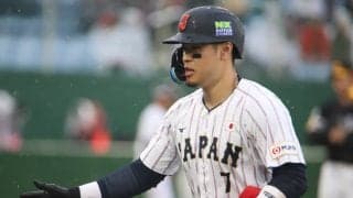 侍の四番・佐藤輝明が3安打5打点！初実戦で貫禄の長打2本｢バットはしっかり振れている｣