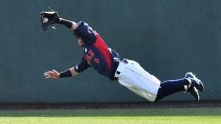 【侍ジャパン】牧原大成が本職ではない中堅で超ファインプレー　ダイビングキャッチで観客沸かす