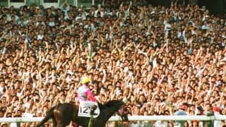 『ウマ娘』でも持ち味として描かれる「逃げ」のスタイルで、記録と記憶に残るダービー制覇を遂げたアイネスフウジン