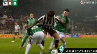 ウソでしょ…！？ 日本代表DF安藤智哉、まさかの光景「怪物やん」「強すぎるやろ」2人に囲まれてもボールを失わない“強靭フィジカル”