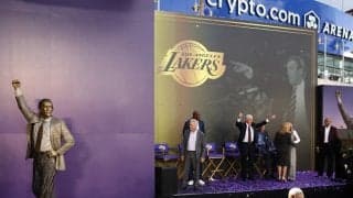 レイカーズのアリーナ近くに銅像が公開されたライリー「素晴らしい人たちに囲まれていた」