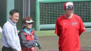 【広島】女子ソフト宇都木妙子氏が新井監督にエール「鬼になってほしい」キャンプ地訪問
