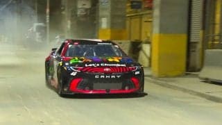 「運転すげぇ」プロレス会場に爆音のTOYOTA車が降臨 “ど派手＆圧巻”のドラテクにファン興奮