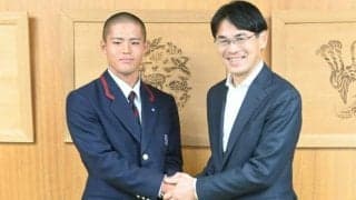 智弁学園の主将らが奈良県庁訪問　センバツ「一戦一戦、上を目指す」