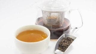 プーアル茶を毎日飲み続けるとどうなる？ダイエット・肝臓への影響を専門家が解説