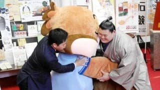 大相撲　大の里が吉村知事＆もずやん豪快に投げる「これで優勝間違いなし」