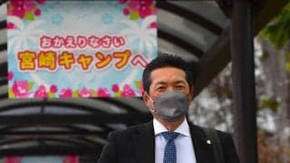 【ソフトバンク】台湾から宮崎空港へ帰国　小久保監督「投手よかった。野手陣もアピール見えた」