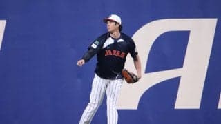 WBC代表 大谷翔平がスタンドにボール投げ込むサプライズ！キャッチボールにファンも釘付け、球場入りで球場からは大歓声