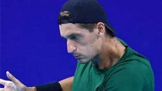  まさかの結末に呆然、違反で試合終了 