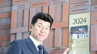 【DeNA】三浦大輔氏「手を合わせて、歴史を一緒に感じてもらえれば」手形プレートお披露目