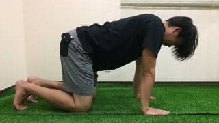 快眠ストレッチ！スポーツトレーナーが実践「肩・背中のストレッチ」