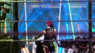 「めっちゃクール」人気日本人女子レスラー、“挑発ポーズ”でグッズ宣伝の自撮りが話題…「怖すぎる」フェイスペイントにも脚光