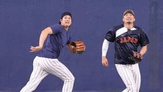 【WBC】大谷翔平、鈴木誠也とともに華麗な背走キャッチ披露し談笑　２日初実戦で伝説再現期待