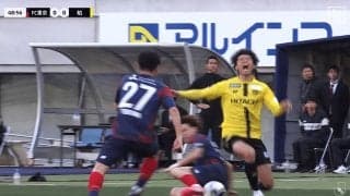 「さすがにレッド案件では？」元日本代表MFの“足裏タックル”にSNS騒然…「選手が壊れてしまう」2枚目警告はVAR対象外→Jリーグのルール改正はいつ？