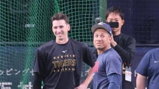 【阪神】遊撃候補ディベイニーがチャージ間に合わず内野安打許す、グラウンドへの対応チェック中