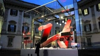 開幕へカウントダウン　繁華街に輝く電飾　ミラノ・コルティナパラ