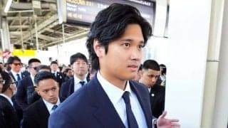 新大阪で「VIP」な大谷翔平　複数のSPが“トライアングル”…黒スーツで放つ存在感