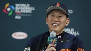 【WBC】井端監督「5本しか飲んでない」安打や得点で披露「お茶ポーズ」の大量おかわりを期待