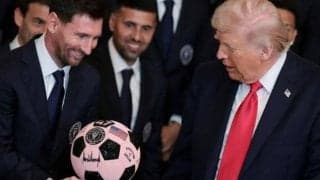 メッシ選手、ホワイトハウスを訪問　トランプ大統領に記念ボール贈る
