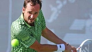  メド 会場到着、試合に間に合う 