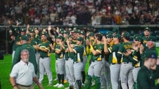 チェコ＆豪州、試合後に尽くした“礼節”　整列→お辞儀…内野席総立ちで両軍に拍手