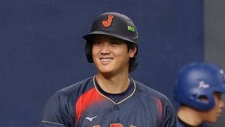 【WBC】大谷翔平がさわやか球場入り　黒のBOSSジャケット×ネイビーパンツ姿で登場