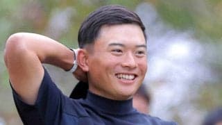 ２４歳の飛ばし屋・岡田晃平が６７で首位浮上、大会ホストプロの鍋谷太一が１打差３位　国内男子ツアー開幕戦第２日終了」