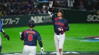 大谷翔平が突き上げた右拳…“夢の共演”が「最高かよ」　満塁弾後のパフォーマンスが「神」