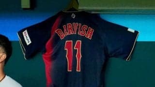 ダルビッシュ有「感動しました」　侍ベンチに自身のユニホームを飾られ…「マイアミで返してねって渡したらこんな事してくれて」【WBC】