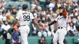 甲子園初登板の阪神・モレッタがベンチを間違え球場爆笑