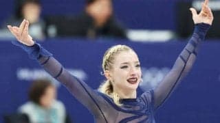 坂本花織を“守った”フィギュア女子の雰囲気が一変　黒のジャケットに下ろした前髪…ファン恍惚「美しすぎる」「本物のスターだ」