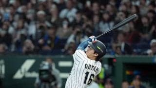 【WBC】菊池雄星が後輩の大谷翔平に抱きつく　３回３失点で降板も同点ソロに感謝のハグ