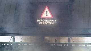 降格危機のウォルフスブルクはホームで敗戦　発炎筒が投げ込まれ、ハンブルガーSVと乱闘騒ぎ
