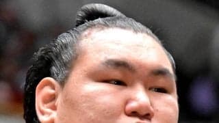 豊昇龍が白星スタート　苦手の熱海富士に勝ち、横綱初優勝に好発進