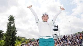 佐久間朱莉「この優勝を、ジャンボさんに届けたい」永井の猛追振り切り開幕戦Ｖ　天国の師匠へ「見守ってください」