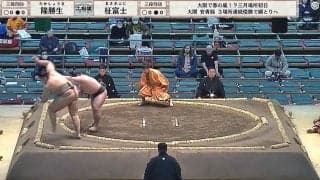 「昼前から鎮座してるw」大相撲中継、カメラが偶然捉えた著名人が話題 升席に正座で声援を送る様子にファン驚き