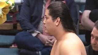 「俳優さんみたい」「スタイルもいい」ざんばら髪の幕下力士に熱視線 土俵際の劇的勝利に館内騒然