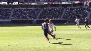 「うっま」19歳日本代表MFの高速“空中ターン”に衝撃！佐藤龍之介が胸トラップ→爆走ドリブルにファン「大好きすぎる」