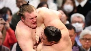 綱とりの安青錦が２日目にして初黒星　義ノ富士に寄り倒される