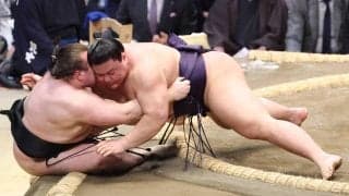 綱取りの大関・安青錦に早くも土　豊昇龍は２連勝、大の里は２連敗で両横綱明暗