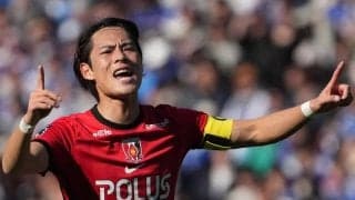 プレゼントはヴァンクリ!? 浦和MF渡邊凌磨の元おはガール妻、結婚1周年ラブラブ投稿にファン悶絶｢美男美女すぎ！｣