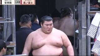 安青錦、黒星直後に花道奥で驚きの光景