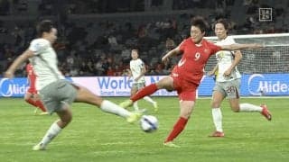 「スタッドが見えてるぞ！」北朝鮮女子MFの“足裏タックル”が膝直撃…中国ファンが憤慨「恐ろしい」「レッドカードだろ」【女子アジアカップ】