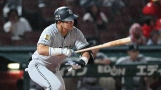 【巨人】石塚裕惺がソフトバンク東浜から右前へ先制適時打を放つ