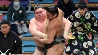 矢後が初白星　得意の左四つから米沢龍を寄り切る　「自分の相撲？　そうですね。勝って良かったです」