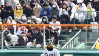 阪神　西純矢が野手として“甲子園デビュー”　場内アナウンスに大歓声　昨オフから野手転向