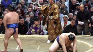 大の里がまさかの３連敗にぼう然　４秒四つんばいから立ち上がれず　綱取りの安青錦は２勝目　豊昇龍、琴桜は３連勝